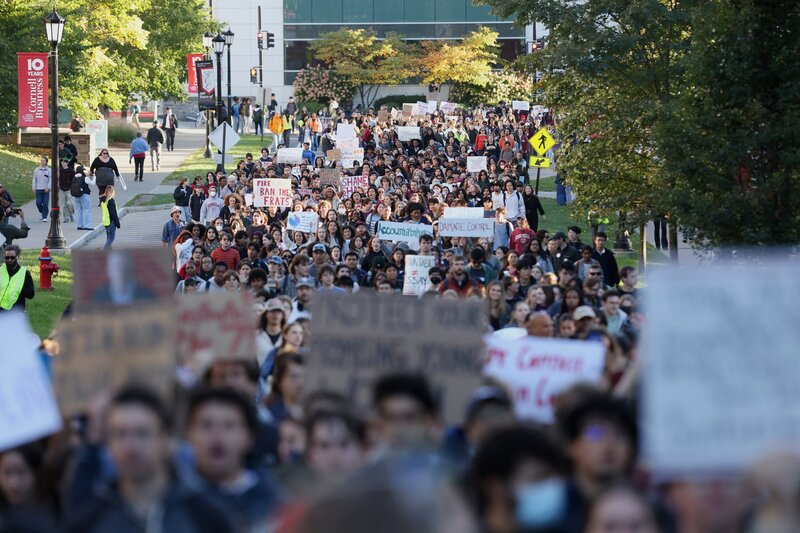 Οι φοιτητές του cornell στρέφονται κατά του προέδρου πανεπιστημίου για τον χειρισμό της υπόθεσης βιασμού