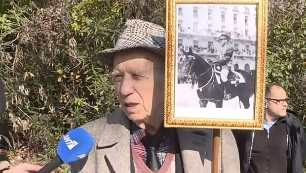 «η ημέρα πρέπει να είναι συννεφιασμένη» - όταν ο 89χρονος πήγε στην κηδεία του τέως βασιλιά κωνσταντίνου