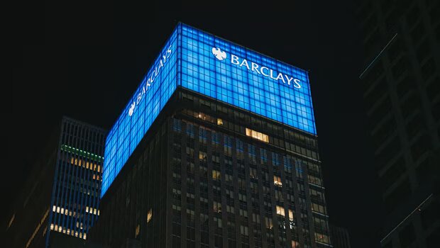 Τι κρύβεται πίσω από την πτώση σε χρυσό, bitcoin και big tech