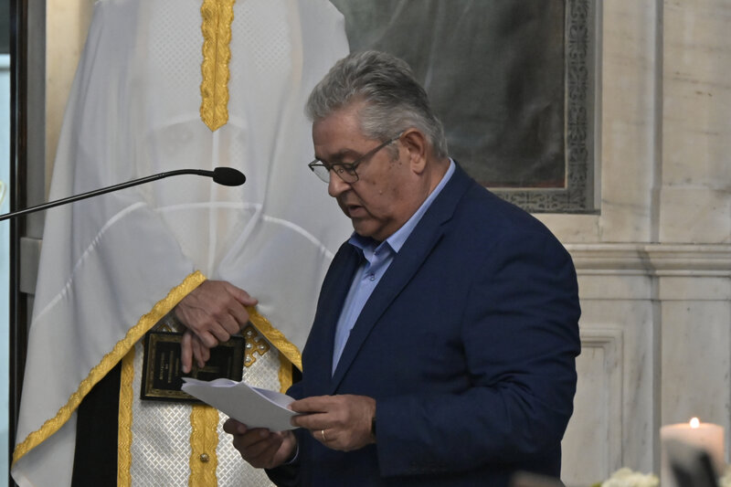 «η παρακαταθήκη του θα μείνει ζωντανή» – ο επικήδειος αποχαιρετισμός του κουτσούμπα για τον λάκη χαλκιά