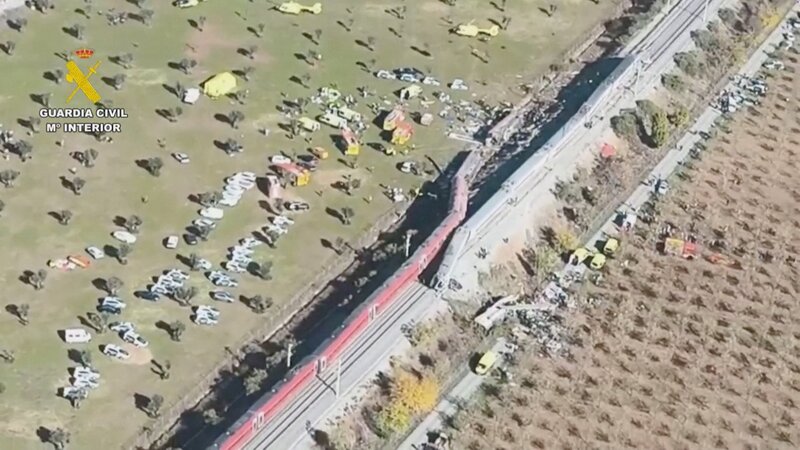 Οι πρώτες εκτιμήσεις για τα αίτια του σιδηροδρομικού δυστυχήματος στην ισπανία