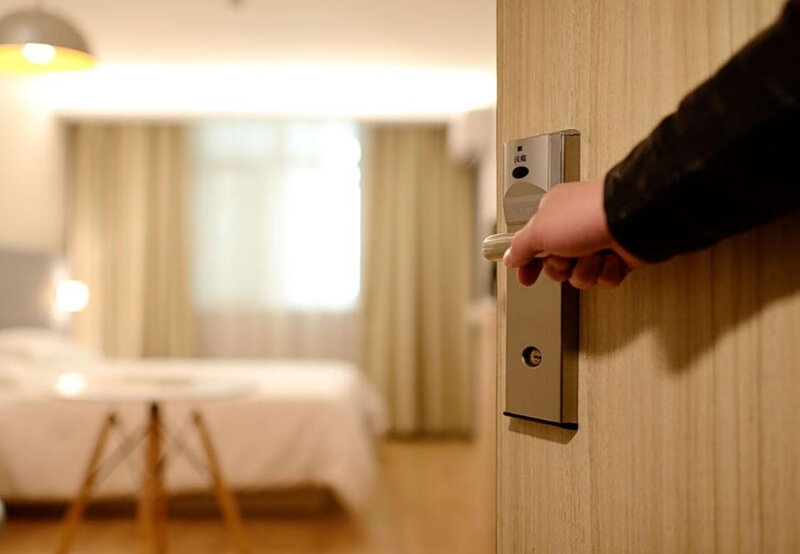Τι ζητούν για airbnb, φόρους και επενδύσεις οι ξενοδόχοι