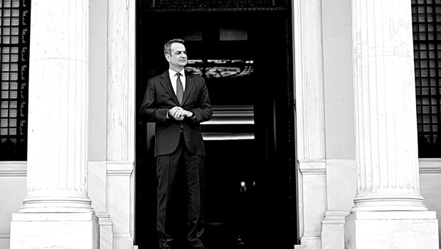 Μια αμήχανη κυβέρνηση καταφεύγει σε φτηνά τεχνάσματα για να αποσπάσει την προσοχή της κοινής γνώμης