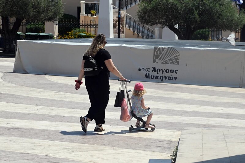 Μια σταγόνα ελπίδας σε μια θάλασσα… ελεύθερης πτώσης των γεννήσεων