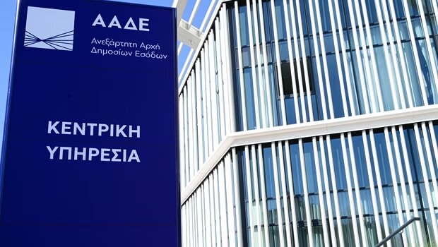 Διαχειρίστρια δηλώνει άστεγη, αλλά διαμένει σε βίλα με πισίνα - «λαβράκια» έβγαλαν οι έλεγχοι της ααδε