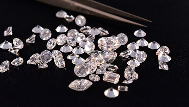 Γιατί η de beers πουλάει μυστικά διαμάντια σε χαμηλότερες τιμές