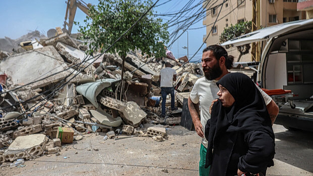 Λίβανος: χιλιάδες εκτοπισμένοι επιστρέφουν στον νότο και αντικρίζουν ερείπια και συντρίμμια