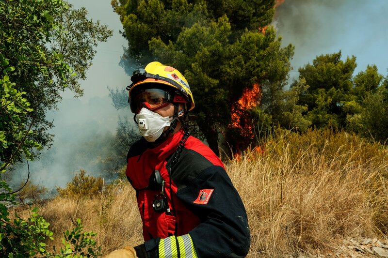 Γιγάντιες δασικές πυρκαγιές απειλούν γαλλία και ισπανία - πάνω από 325.000 άνθρωποι έχουν απομακρυνθεί