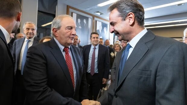 Ρήγμα καραμανλή - μητσοτάκη: τι κρύβεται πίσω από τις κυβερνητικές διαρροές περί επαναπροσέγγισης