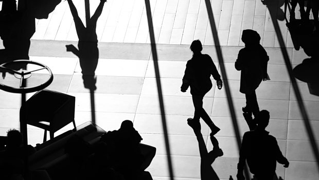 Λιγότερα παιδιά και έφηβοι στην εε παρά την πληθυσμιακή αύξηση - τι δείχνουν τα στοιχεία για την ελλάδα