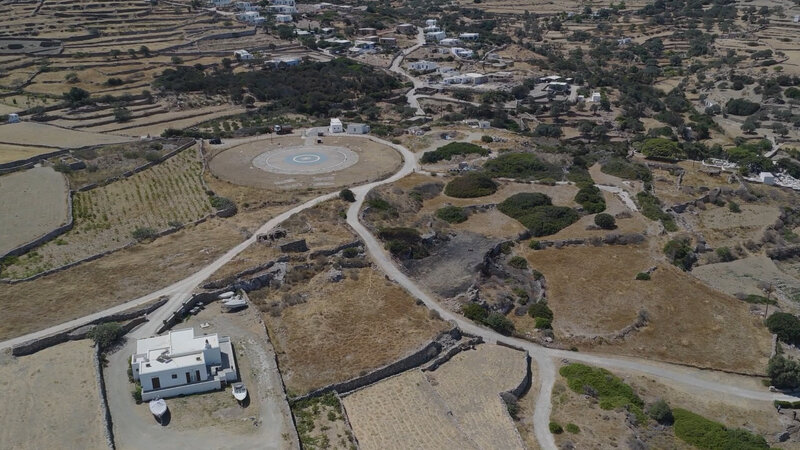 Εικόνες από drone πάνω από το σημείο της συντριβής του ελικοπτέρου στη σίφνο