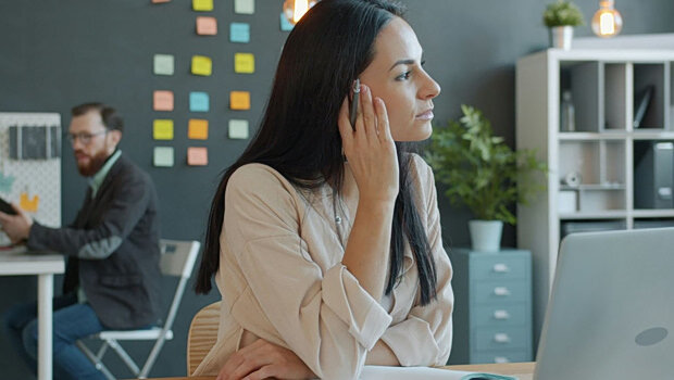 Είμαστε μια ωραία ατμόσφαιρα: οι γυναίκες πληρώνουν πιο ακριβά ένα εχθρικό εργασιακό περιβάλλον