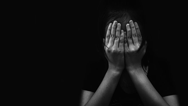 Τιμωρία χωρίς έγκλημα: τα «εισαγγελικά» παιδιά, έγκλειστα στα παιδιατρικά νοσυγκλονισμόςομεία, περιμένουν επί 