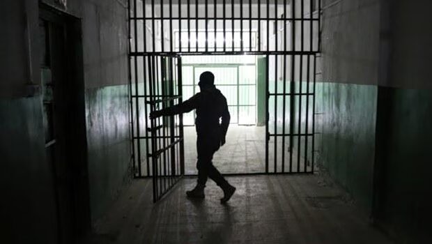 Την αποφυλάκιση αμερικανίδας από το ιράν, ανακοινώνει ο τραμπ