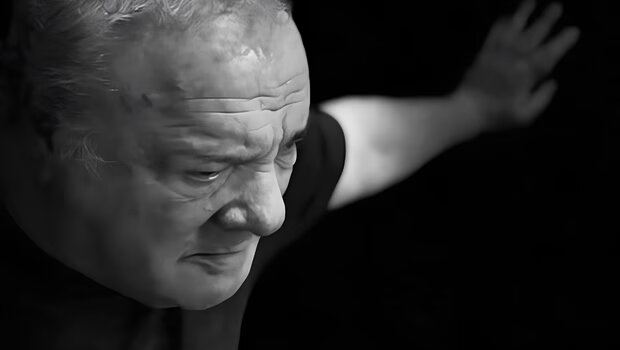 In memoriam: αντρέας μαζαράκης (1949–2026) - ο «εξαρχείων», το αποτύπωμα και η σπορά του