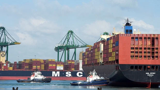 Η Κίνα απαίτησε από τους ευρωπαϊκούς ομίλους Maersk και MSC να αποχωρήσουν από τον Παναμά