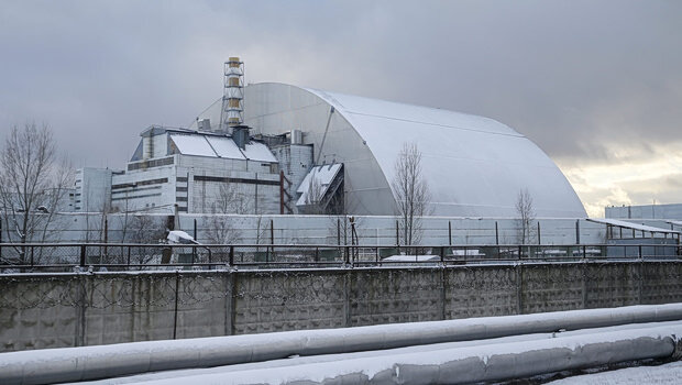 «Κίνδυνος διαρροής» - SOS από Greenpeace για την προστατευτική κατασκευή του πυρηνικού αντιδραστήρα στο Τσερνό