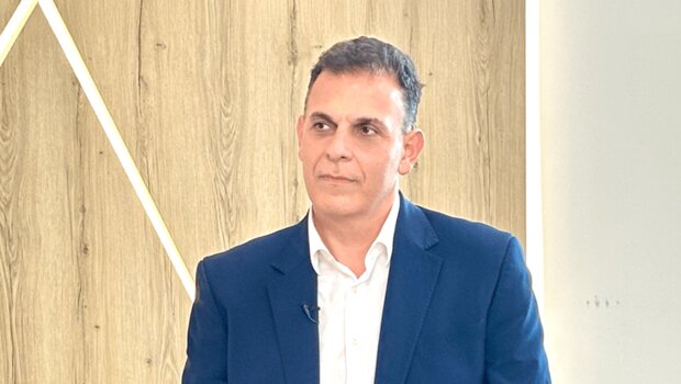 Γιώργος καραμέρος: η πρώτη παραίτηση από τον συριζα για την ελας