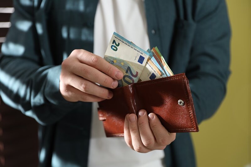 Μισθοί: έξτρα αύξηση 10% σε 500.000 εργαζόμενους - πώς οι τριετίες ανεβάζουν τις αποδοχές