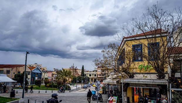 Αίθριος καιρός το σάββατο με κατά τόπους νεφώσεις - πού θα σημειωθούν βροχές και καταιγίδες