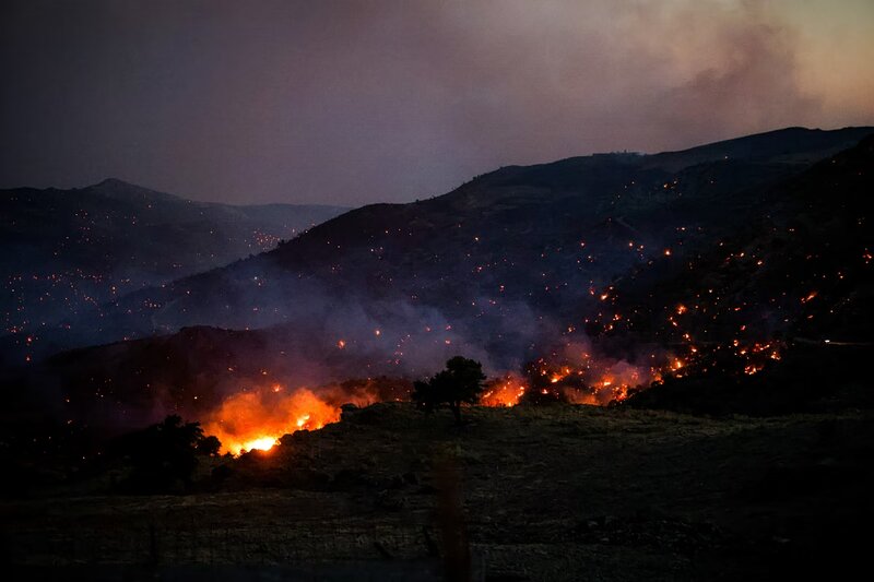 Ο καπνός από τις πυρκαγιές σε κρήτη, λέσβο και τουρκία - ποιες περιοχές αναμένεται να επηρεαστούν