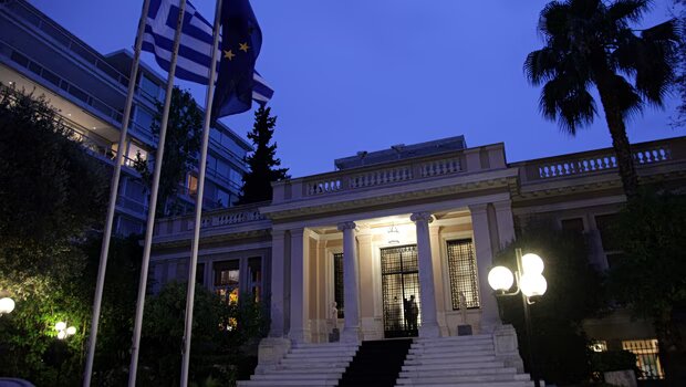 «καύσωνας» με το σκάνδαλο οπεκεπε: το «κλιματιστικό» του μαξίμου και οι «υψηλές θερμοκρασίες» μετά τις διώξεις