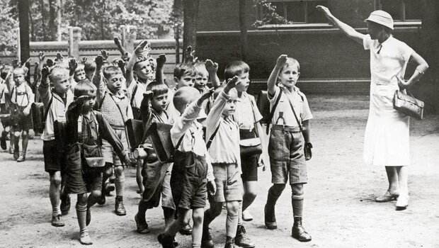 Εκπαίδευση ή προπαγάνδα; πώς τα αυταρχικά καθεστώτα χρησιμοποιούν την παιδεία ως πολιτικό εργαλείο