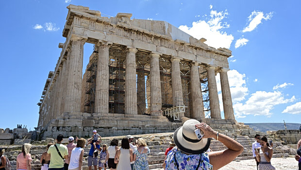 Ακραία καιρικά φαινόμενα, συγκρούσεις και βιώσιμος τουρισμός: πώς αλλάζουν τα ταξίδια το 2026;