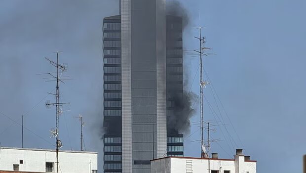 Έκρηξη και φωτιά σε συγκρότημα ουρανοξυστών στη μαδρίτη - απεγκλωβίστηκαν οι εργαζόμενοι