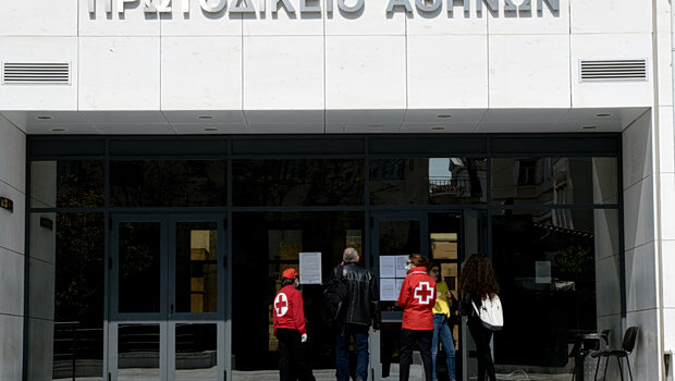 Εκτεθειμένα τα δικαστήρια απέναντι σε φαινόμενα βίας, λένε οι δικαστές και καλούν το υπ. δικαιοσύνης να λάβει 