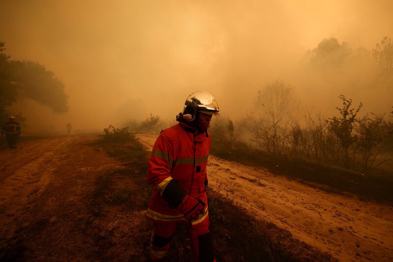 Εκτός ελέγχου οι πυρκαγιές σε γαλλία και ισπανία - νέα έκτακτα μέτρα, πού δίνεται μάχη με τις φλόγες [χάρτες]