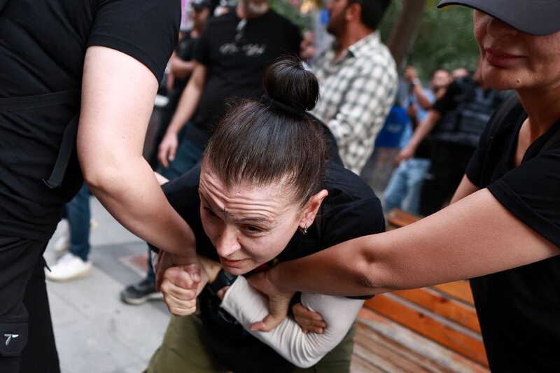 «κυνήγι μαγισσών» στην τουρκία: συλλήψεις δεκάδων ατόμων με στόχο την λοατκι+ κοινότητα - τι λέει η κυβέρνηση