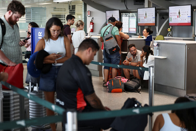 Κλειστό παραμένει το αεροδρόμιο της κατάνια λόγω των εκρήξεων στην αίτνα - εκατοντάδες ακυρώσεις πτήσεων