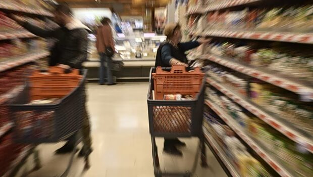 Πληθωρισμός: γιατί πληρώνουμε ακριβότερα τα τρόφιμα από την ευρωζώνη; η ερμηνεία των οικονομολόγων