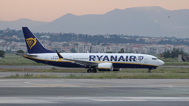 «λουκέτο» στη βάση της ryanair στη θεσσαλονίκη – απώλεια 700.000 επιβατικών θέσεων