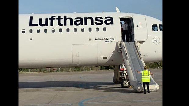 Lufthansa: τρεις τραυματίες από την εκκένωση του αεροσκάφους μετά την αναγκαστική προσγείωση