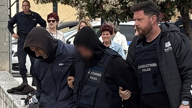 Ενώπιον ανακριτή και εισαγγελέα οι τρεις συλληφθέντες για τον θάνατο της μυρτούς