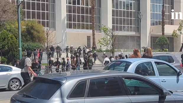 Ένταση στο εφετείο μετά την αθώωση ρωμανού - δακρυγόνα από την ελ.ας.