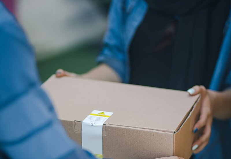 Αντικαταβολές στα couriers: «βροχή» αντιδράσεων για το τέλος των μετρητών