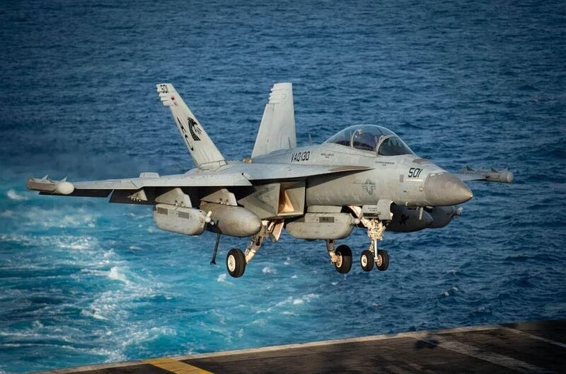 Το αεροπλανοφόρο uss dwight d. eisenhower προσωρινά εκτός λειτουργίας μετά από ατύχημα με αεροσκάφος