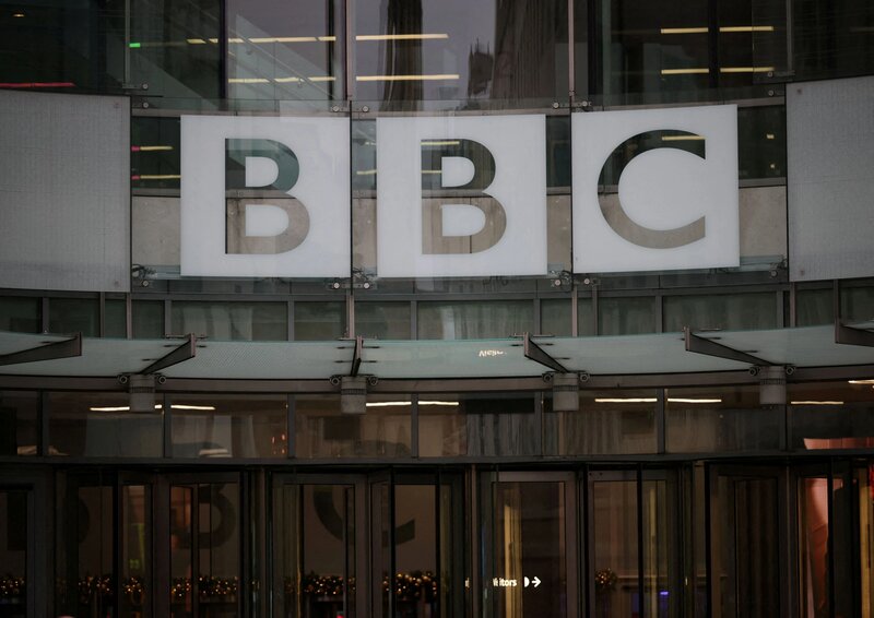 Το bbc κατηγορεί τον τραμπ για κωλυσιεργία στην αγωγή που κατέθεσε σε βάρος του για συκοφαντική δυσφήμιση