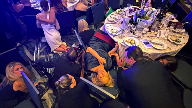 Το χρονικό της επίθεσης στο δείπνο τραμπ για τους ανταποκριτές του λευκού οίκου - παγκόσμια καταδίκη