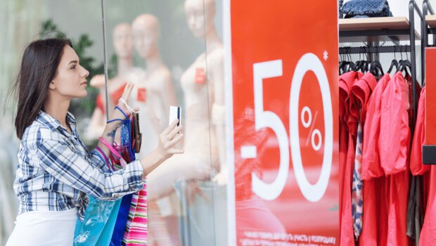 Το εμπόριο αναζητά μια «ανάσα» σε ένα δύσκολο καλοκαίρι - το στοίχημα του τουρισμού και οι online αγορές