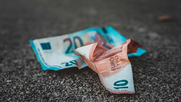 Το φάντασμα του χρέους επιστρέφει πάνω από την ευρώπη