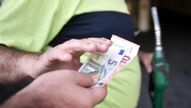 Το «μαρτύριο της σταγόνας» για τους καταναλωτές - μέτρα στήριξης με το σταγονόμετρο