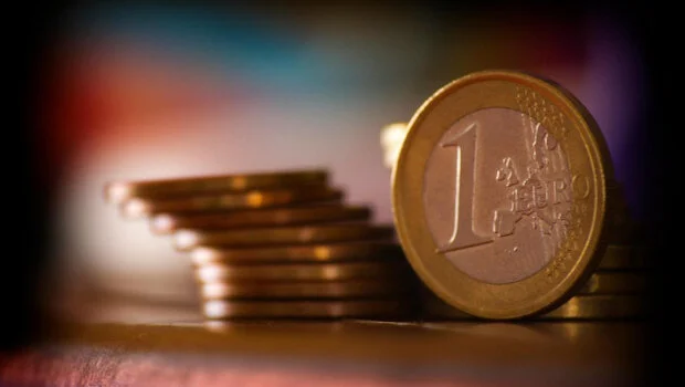 Πως ωφελούνται οι εργαζόμενοι από τη νέα αύξηση στον κατώτατο μισθό - Τι αλλάζει στις τριετίες