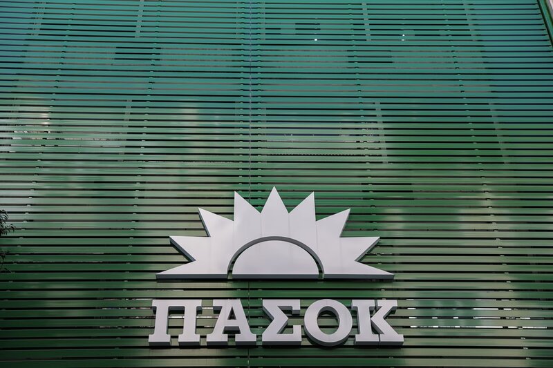 Το πασοκ για τη «σιωπή» της κυβέρνησης μετά το δημοσίευμα της wsj