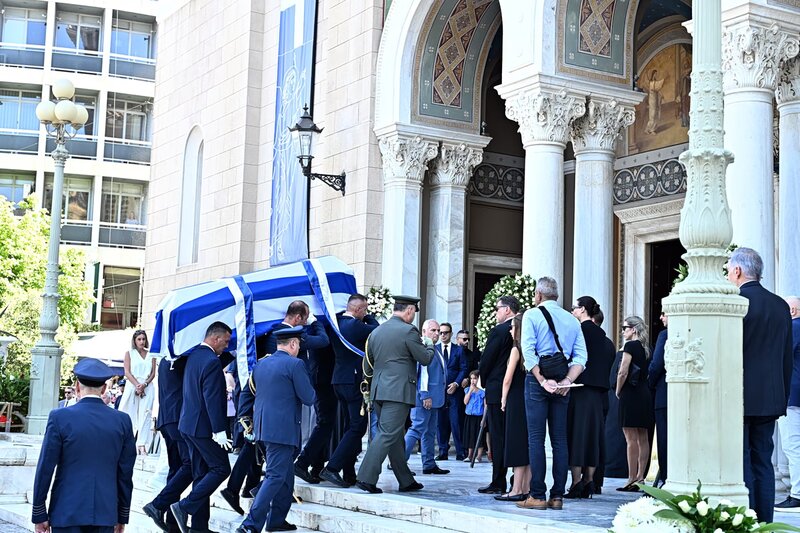 Το τελευταίο αντίο στο ιστορικό στέλεχος της νδ, γιάννη βαρβιτσιώτη - μητσοτάκης: «μας αφήνεις βαριά κληρονομι