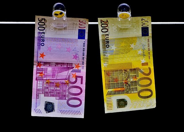 Πώς ξεπλένεται το μαύρο χρήμα - οι συνήθεις τακτικές και μέθοδοι