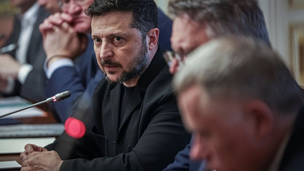 O ζελένσκι έδωσε διορία μια εβδομάδα στον λουκασένκο να απομακρύνει εξοπλισμό μακριά από τα σύνορα